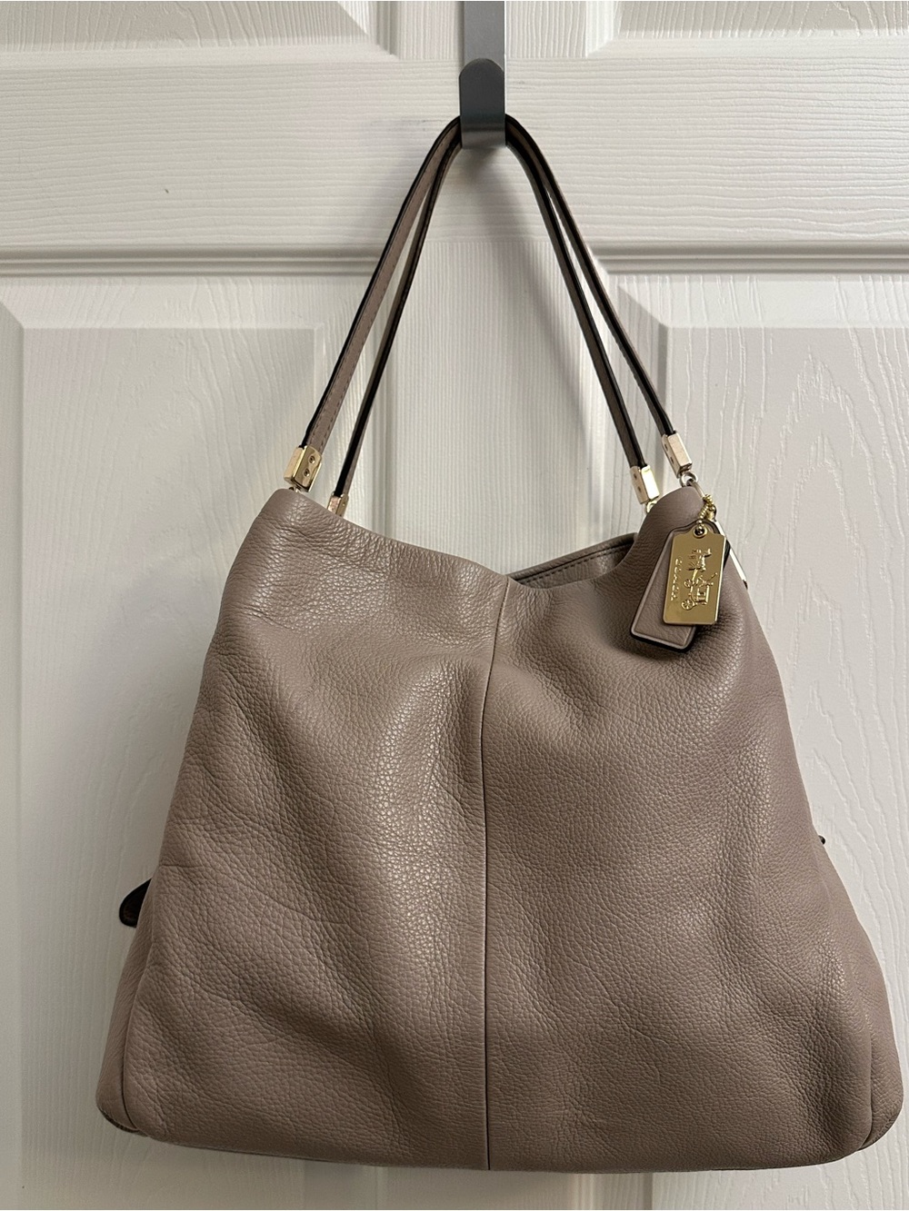 Coach EUC Taupe Pebbled Leather Shoulder Bag
